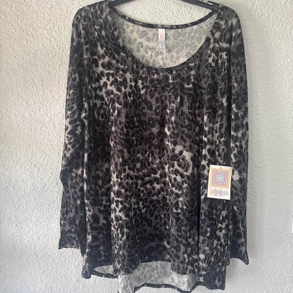 LulaRoe Lynnae Long Sleeve Top NWT 2XL Animal Print LR26 - Picture 1 of 4
